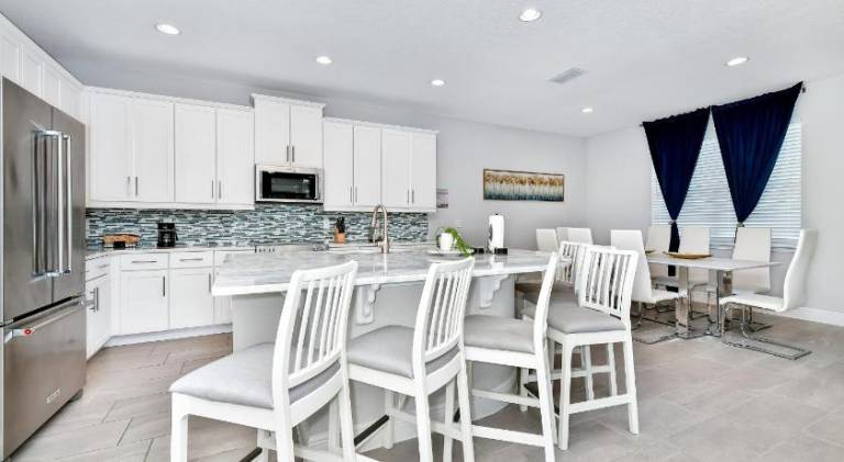 Beautiful house with pool & hot tub | Pets are welcome — photo 3