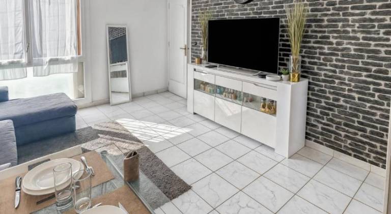 Lovely holiday apartment with patio | Pets allowed in Thiais