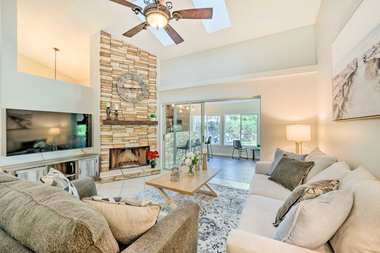 Walk to Lake: Stunning Central Florida Home! — photo 3