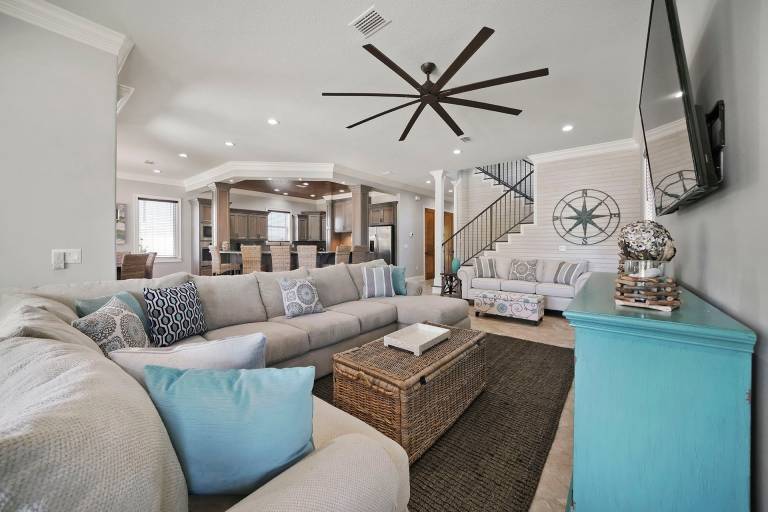 The Luke House - Vacation Getaway in Destin Near the Beach with Secluded Pool Area & Golf Cart — photo 2