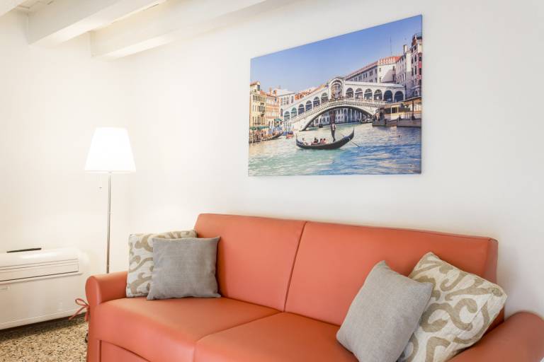 Fully equipped rental apartment with sauna, patio & yard | Next to Rialto Bridge | Sea view | Pets are welcome — photo 3