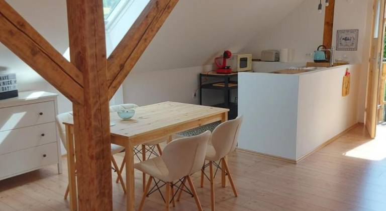 Beautiful apartment with garden & patio | Perfect for remote work | Pets allowed — photo 3