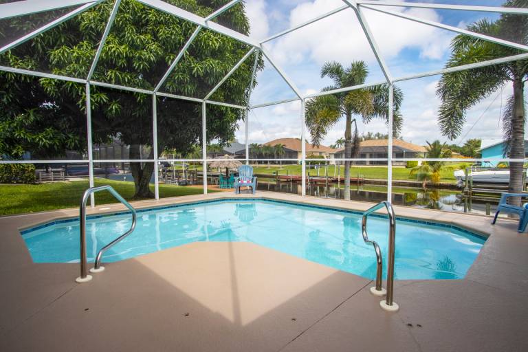 Child-friendly ample vacation home with private pool & BBQ | River view | Pets allowed — photo 2