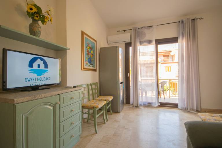 Family-oriented lovely apartment with terrace | City view | Next to the beach | Pets allowed — photo 3