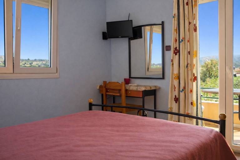 Agali Beach - Sea View Apartment in Chios — photo 2