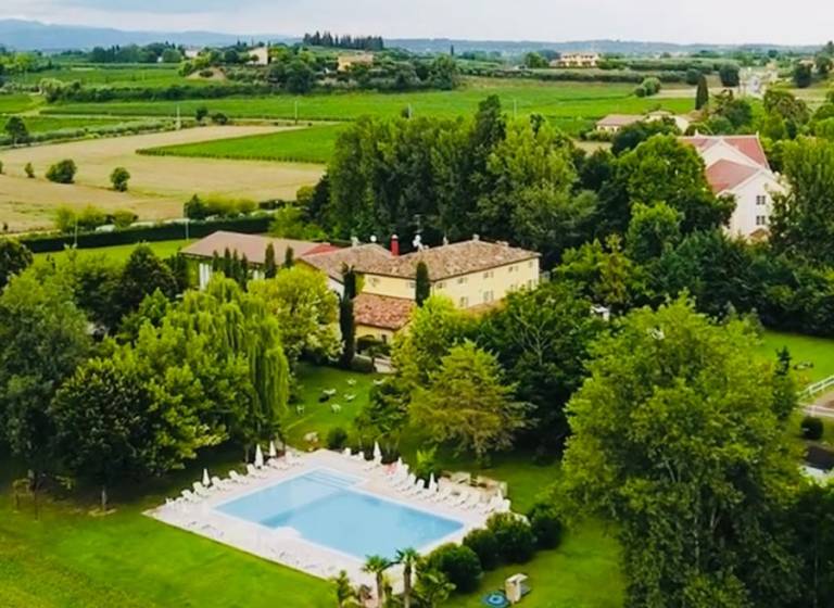 Casa a Castelnuovo Del Garda con piscina