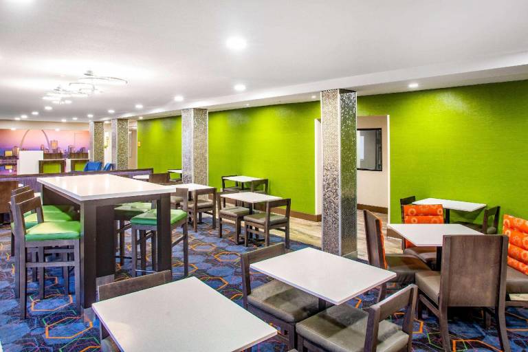La Quinta Inn by Wyndham St. Louis Hazelwood - Airport North — photo 4
