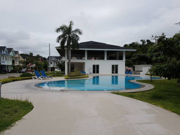 House  Poblacion