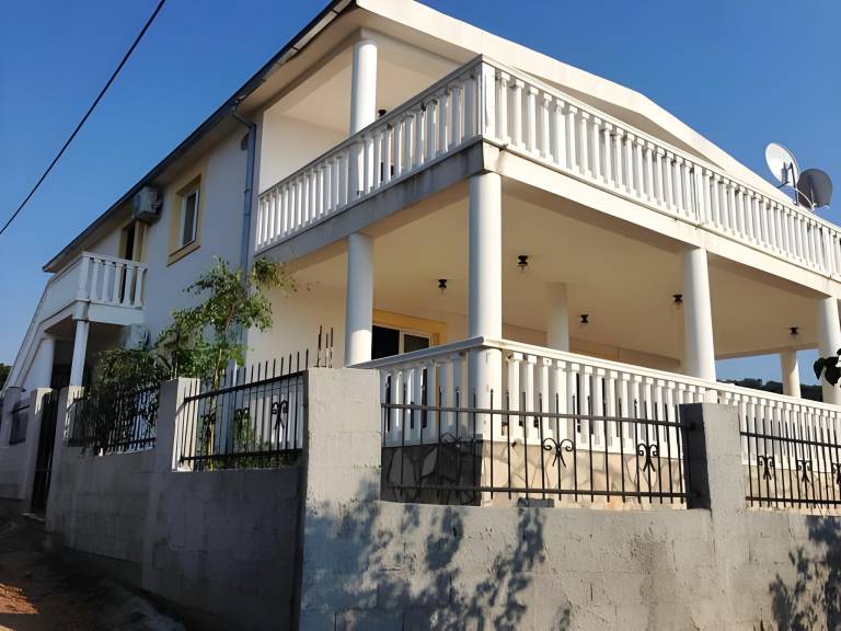Holiday apartment with garden, terrace & barbeque in Ulcinj