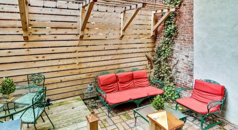 Fully equipped vacation home with BBQ & patio | Next to Love Park | Perfect for remote work | Pets allowed — photo 5
