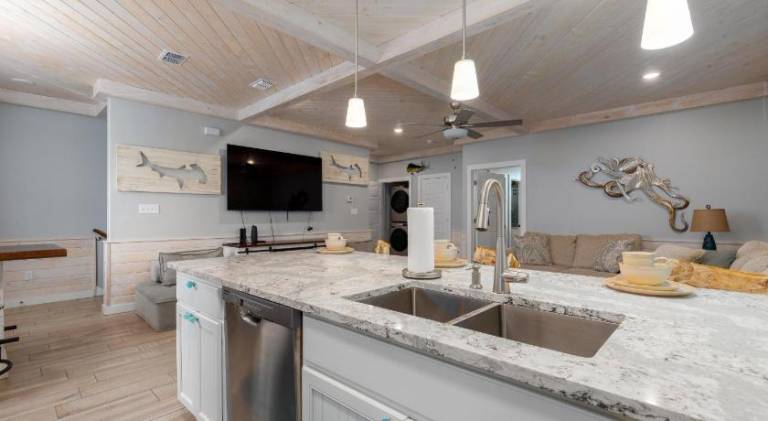 Vacation home with pool | Pet-friendly — photo 5