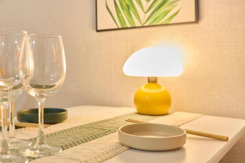 NEW Sinchon 5min, 3ROOM, near Hongdae, DDP, Seongsu 20min, Free K-snacks, WIFI, OTT — photo 3