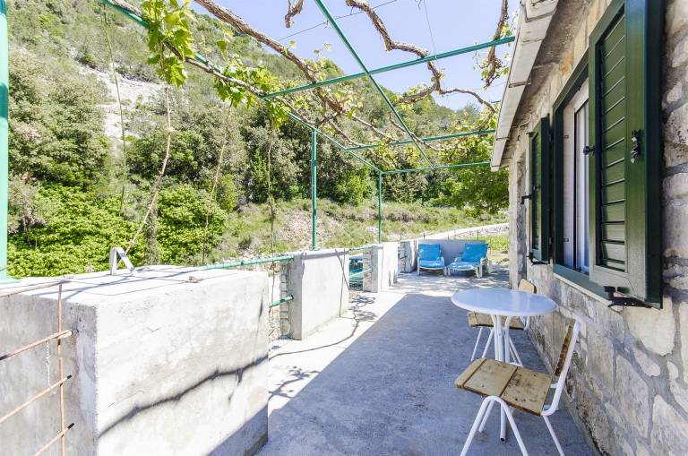 House with garden & grill | Garden view in Postira