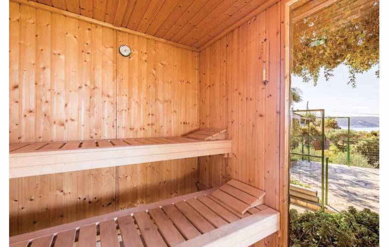 Rental apartment with sauna, garden & hot tub — photo 3