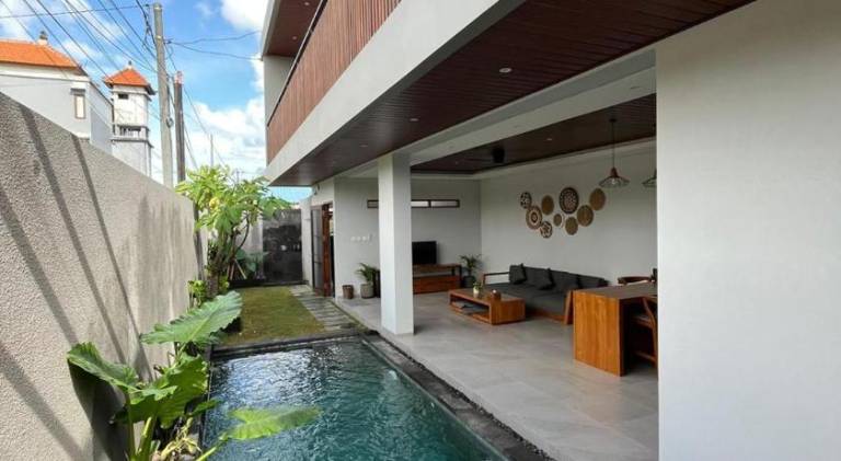 Villa with yard, patio & private pool — photo 3