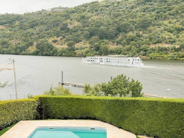 House with pool, terrace & barbecue in Viseu