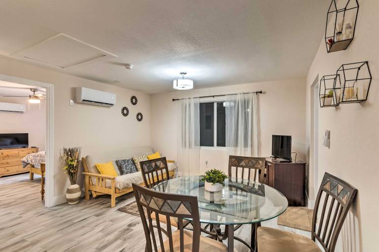 Inviting Apartment 2 Mi to Riviera Beach
