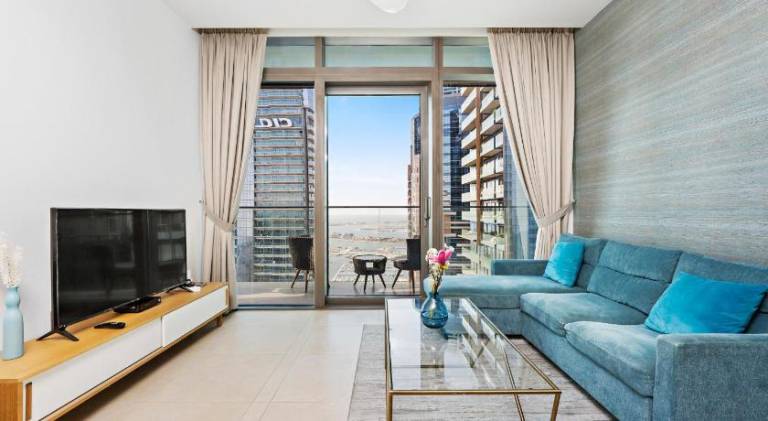 Apartment with pool in Abu Dhabi