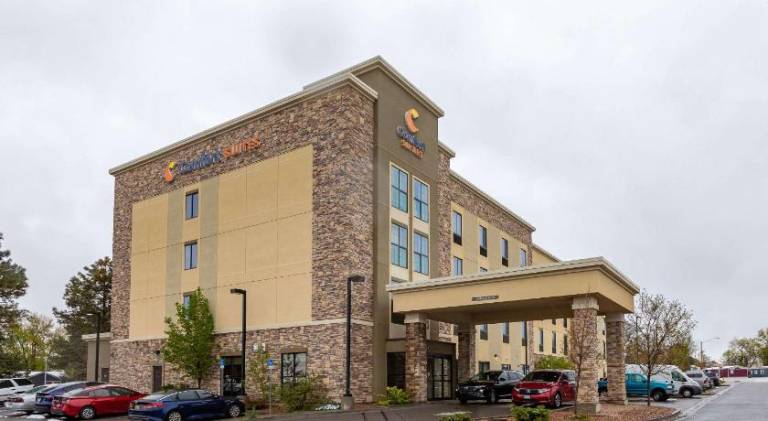 Comfort Suites Denver near Anschutz Medical Campus in Aurora, CO