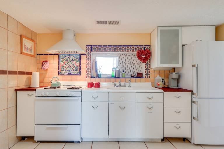 Walk Downtown: Authentic Adobe Home in Las Cruces! — photo 2