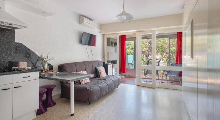Lovely holiday apartment with patio & yard | Next to the beach | Pets allowed — photo 2