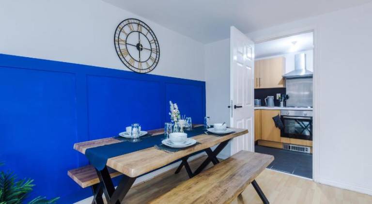 The Salford Luxe Apt - Chic & Modern 2-Bed Living - Business or Work-Friendly Stay by Parydise Prope — photo 3