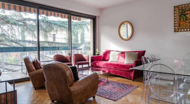 Holiday apartment with terrace in Meyreuil