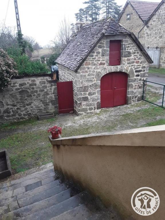 Gite with BBQ, garden & patio — photo 2