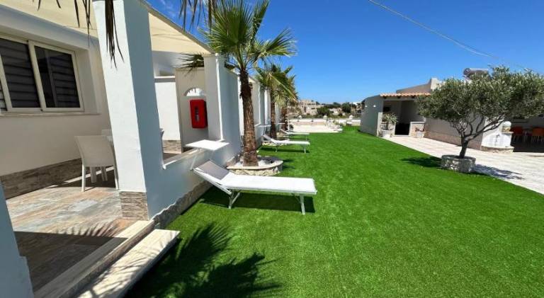 Wonderful holiday apartment with patio, yard & hot tub | Pet-friendly — photo 5