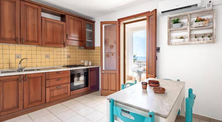 Vacation home with 2 rooms for 4 persons in Castro