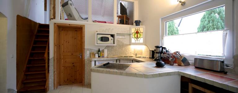 Family-oriented vacation home with grill, yard & patio | Close to the beach | Pets are welcome — photo 4