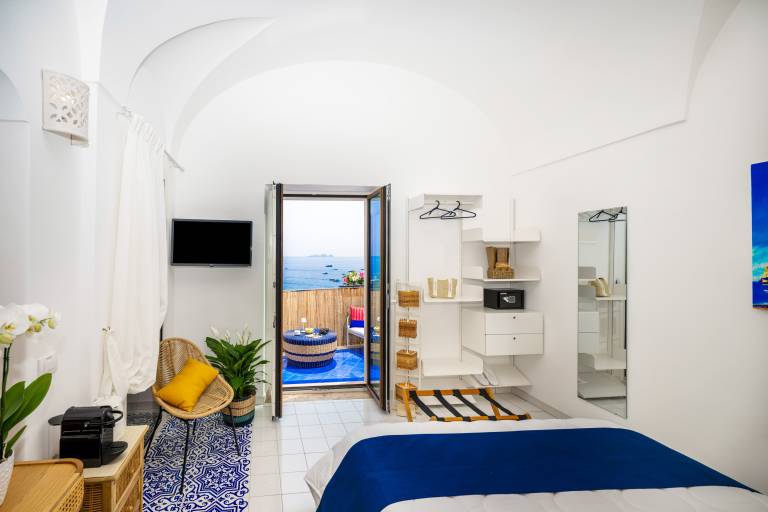 Elegant Suite with Sea View Balcony in Positano — photo 4