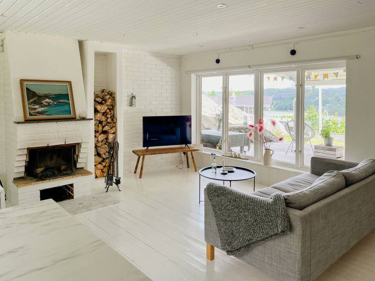 Children-friendly vacation home with patio, yard & BBQ | Water view | Pets are welcome — photo 3