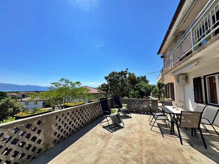 Apartment with BBQ & patio | Sea view in Crikvenica