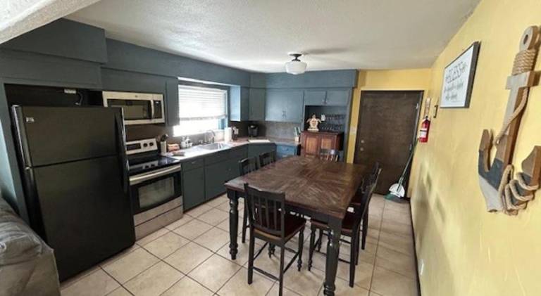 3 bedroom, 2 bath 1 min walk to the beach — photo 5