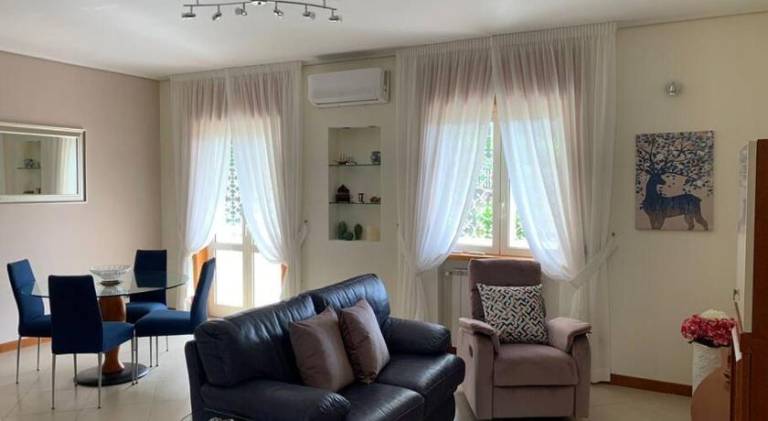 Rental apartment with 3 rooms for 5 persons — photo 2