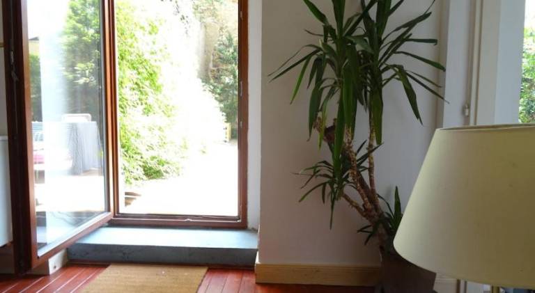 Rental apartment with yard in Prague