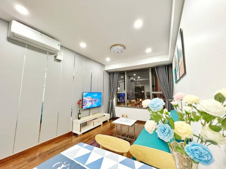 Vacation home with hot tub & pool | Next to Phạm Ngũ Lão Street — photo 2