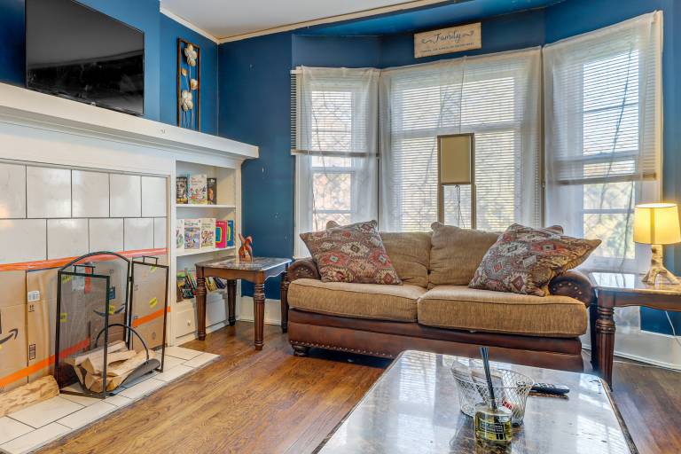 Urban Retreat 1 Mi to Riverfront! Detroit Duplex — photo 2