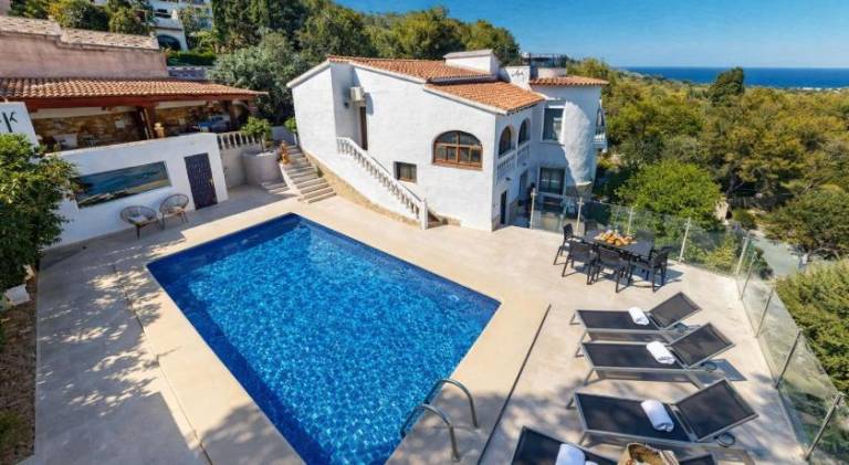 Villa with pool in Denia