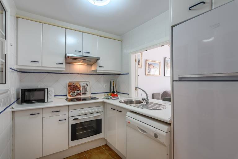 Fully equipped rental apartment with terrace, pool & yard | Beach nearby | Pet-friendly — photo 2