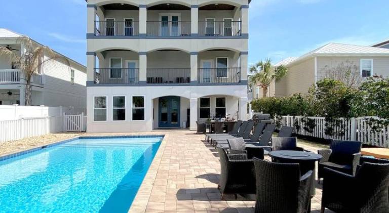 Spacious vacation home with pool | Pets allowed — photo 5