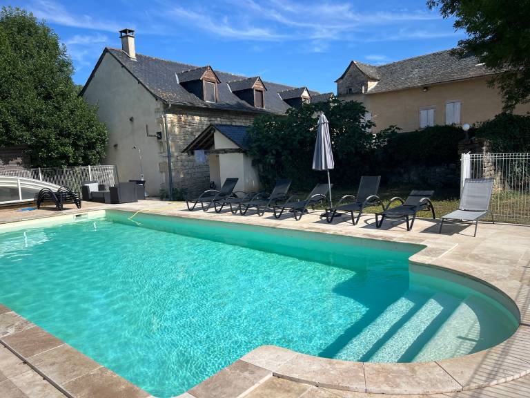 House with pool, garden & terrace | Garden view — photo 3