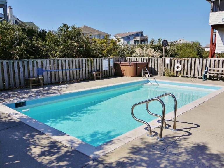 Vacation home with jacuzzi, barbecue & private pool | Beach view — photo 2