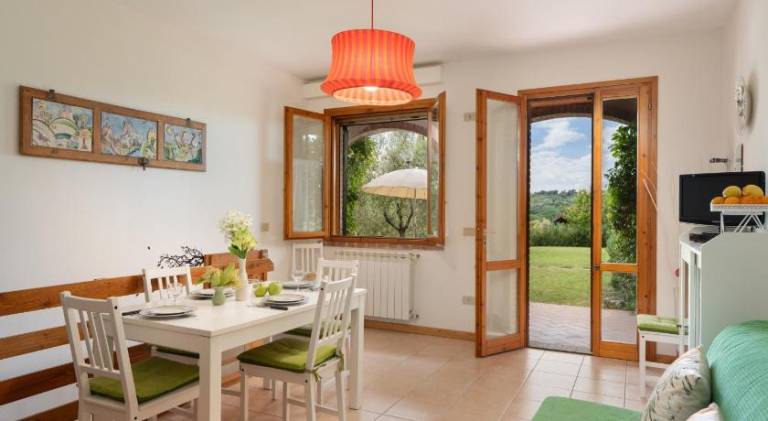Holiday apartment with patio, barbecue & garden — photo 4
