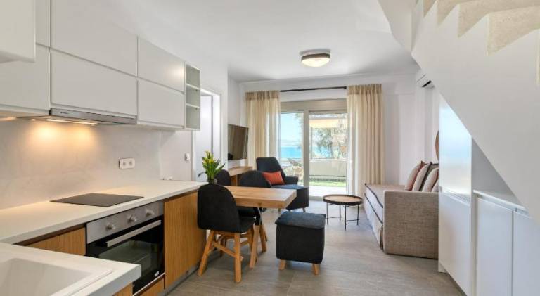 Family-oriented nice villa with private pool, barbecue & patio | Pets are welcome — photo 3