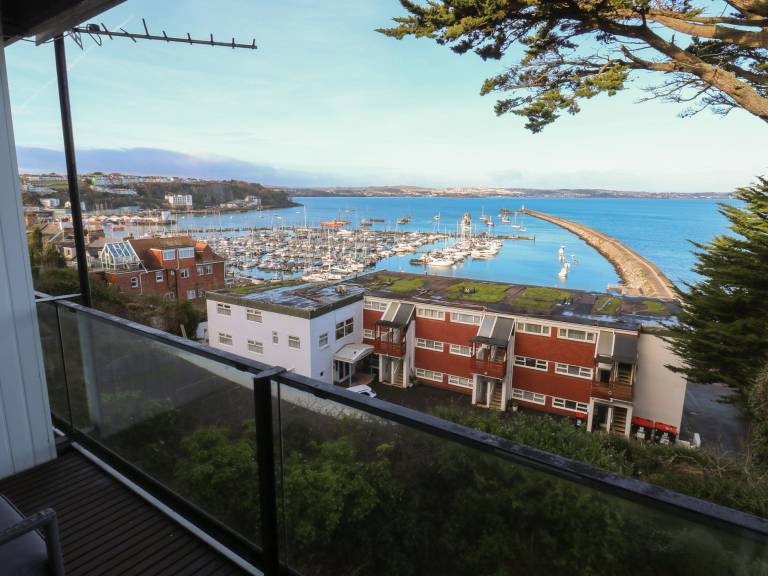 Family-oriented cottage | Beach view | Pet-friendly in Paignton