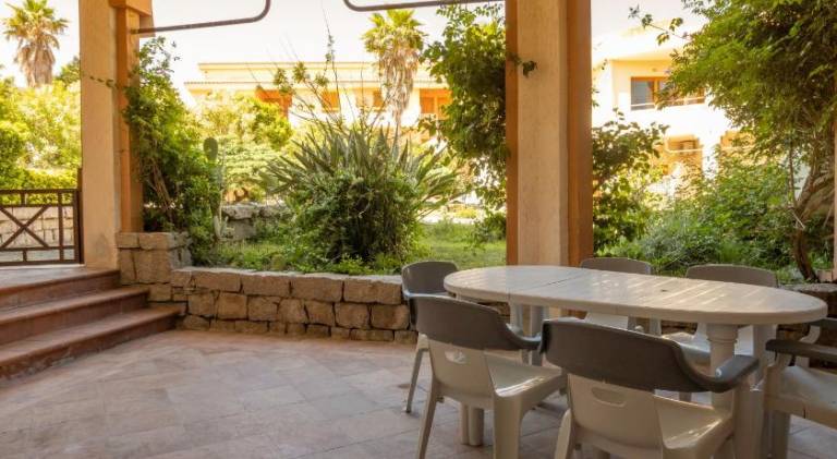 Rental apartment with terrace & yard — photo 5