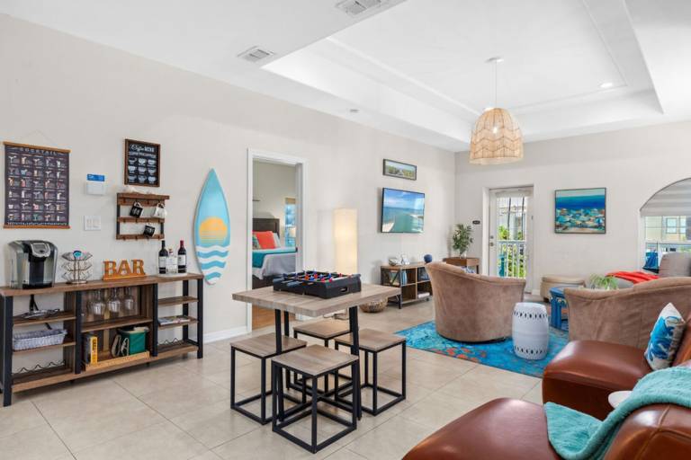 Child-friendly pleasant vacation home with pool, yard & patio | Beach nearby | Dogs allowed — photo 5