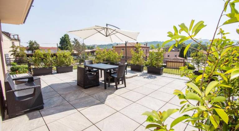 Rental apartment with 2 rooms for 6 persons in Neive